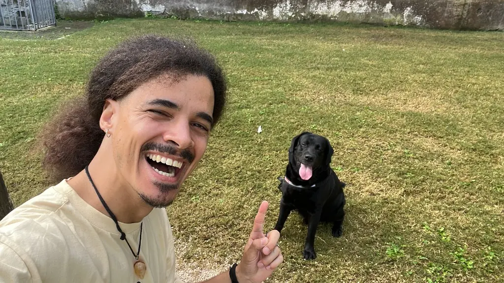 Kenzi e Argo, un labrador nero e il suo primissimo cliente